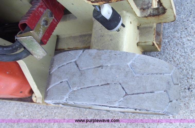 image for item 5955 2005 JLG 1930ES scissor lift