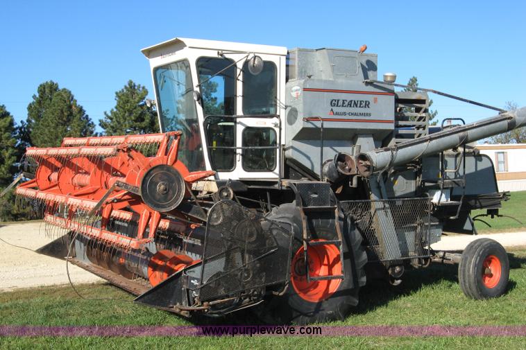 image for item 1853 1973 F Gleaner corn/soybean special combine