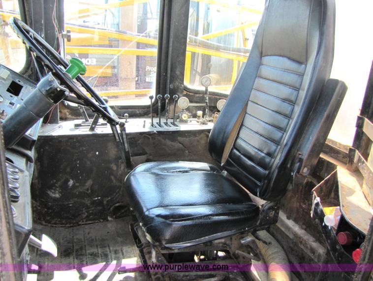 image for item 3503 1980 Big A 2600 sprayer