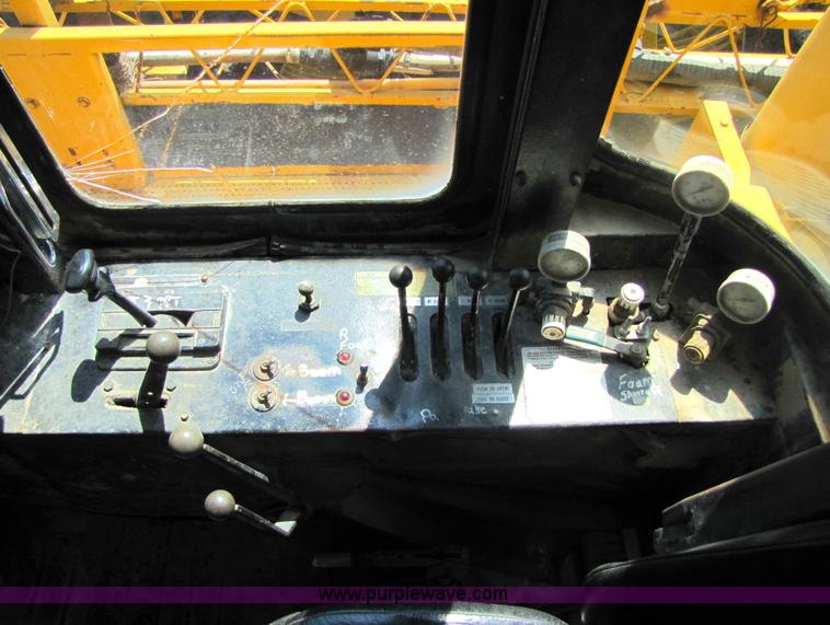 image for item 3503 1980 Big A 2600 sprayer