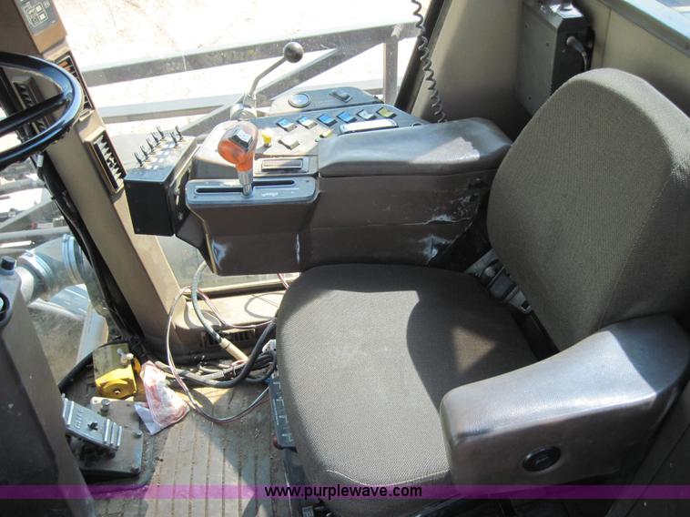 image for item 4099 1999 Rogator 854