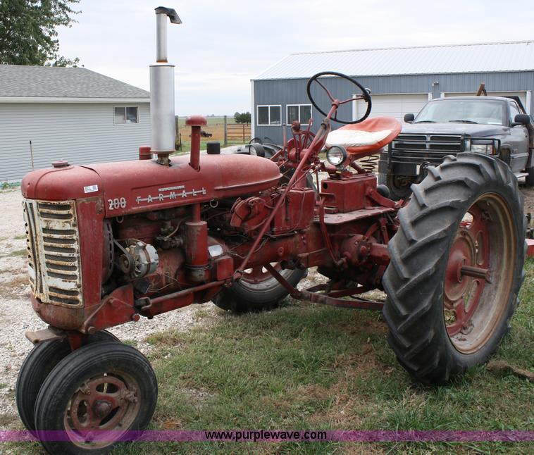 image for item 4671 1955 Mccormick Farmall 200 tractor