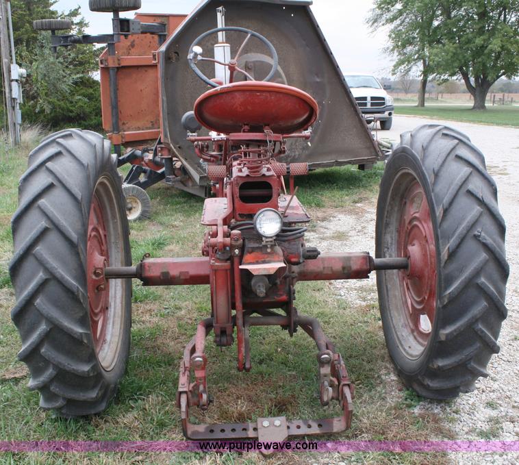 image for item 4671 1955 Mccormick Farmall 200 tractor