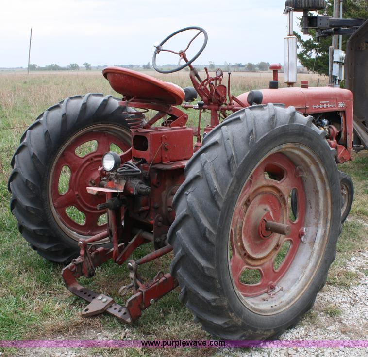 image for item 4671 1955 Mccormick Farmall 200 tractor