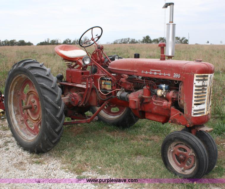 image for item 4671 1955 Mccormick Farmall 200 tractor