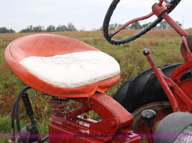 image for item 4671 1955 Mccormick Farmall 200 tractor