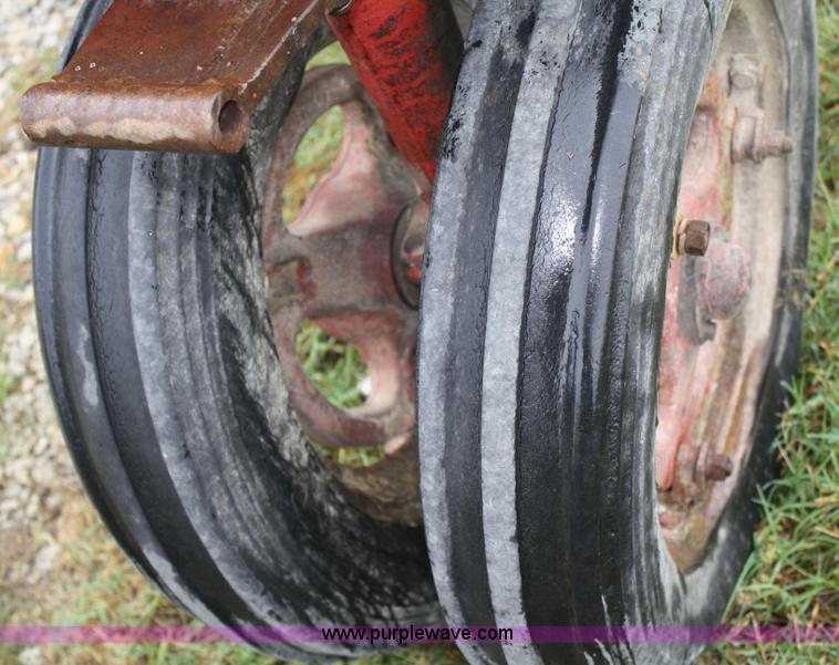 image for item 4671 1955 Mccormick Farmall 200 tractor