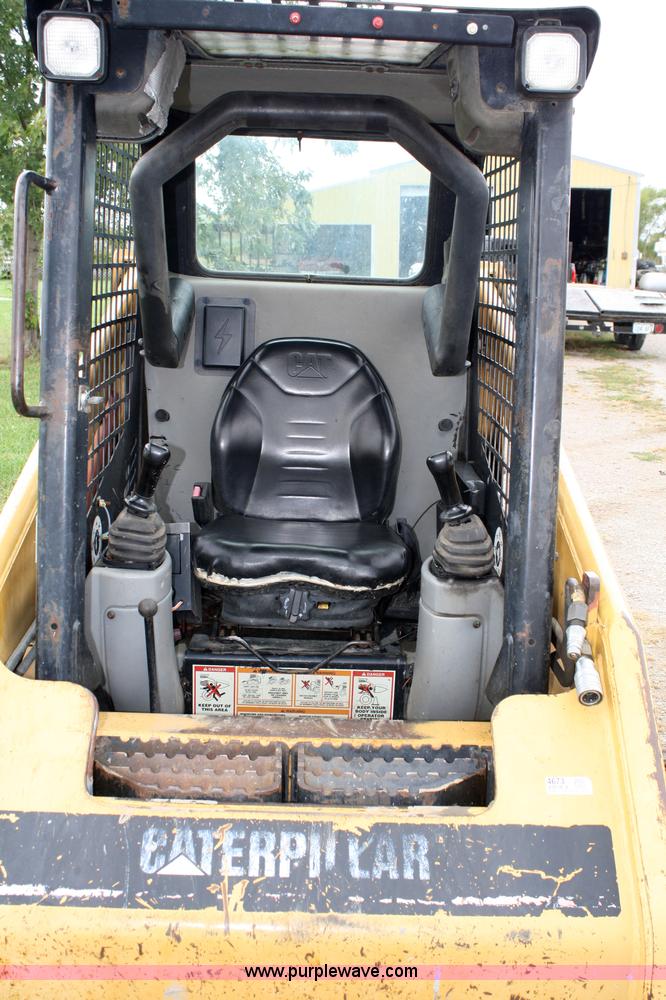 image for item 4673 1999 Caterpillar 226 skid steer