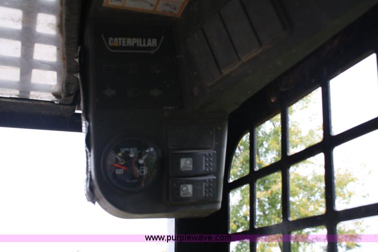 image for item 4673 1999 Caterpillar 226 skid steer