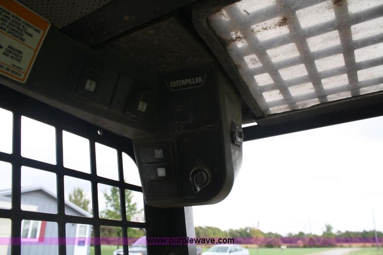 image for item 4673 1999 Caterpillar 226 skid steer