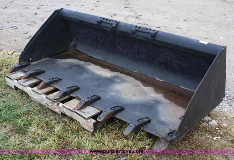 image for item 4676 Skid steer eight toothed bucket