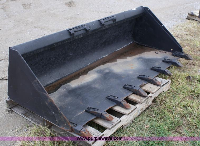 image for item 4676 Skid steer eight toothed bucket