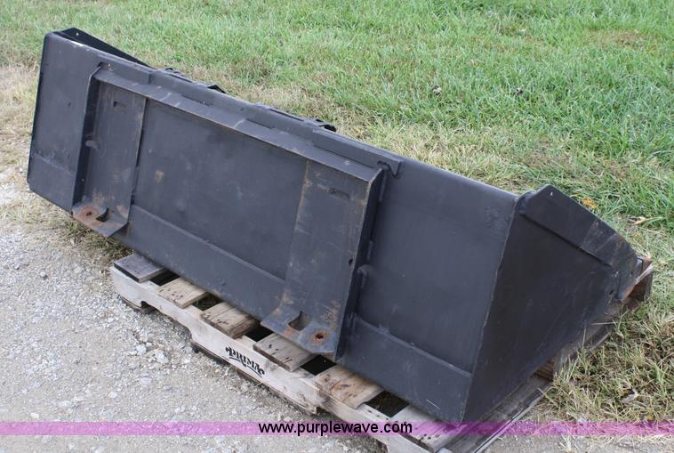 image for item 4676 Skid steer eight toothed bucket