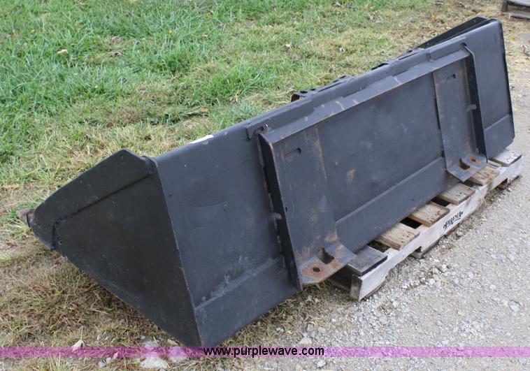 image for item 4676 Skid steer eight toothed bucket