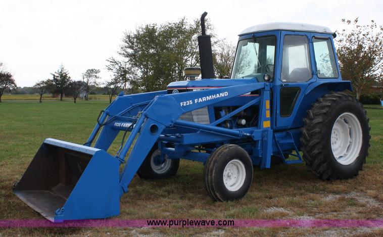 image for item 4679 1983 Ford 7710 tractor with loader