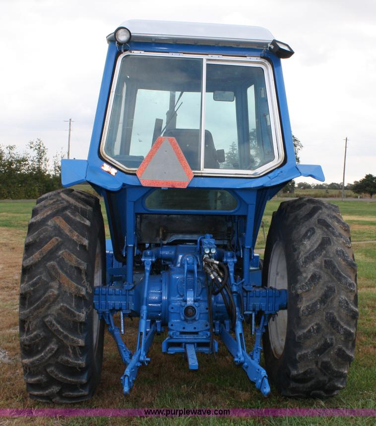 image for item 4679 1983 Ford 7710 tractor with loader