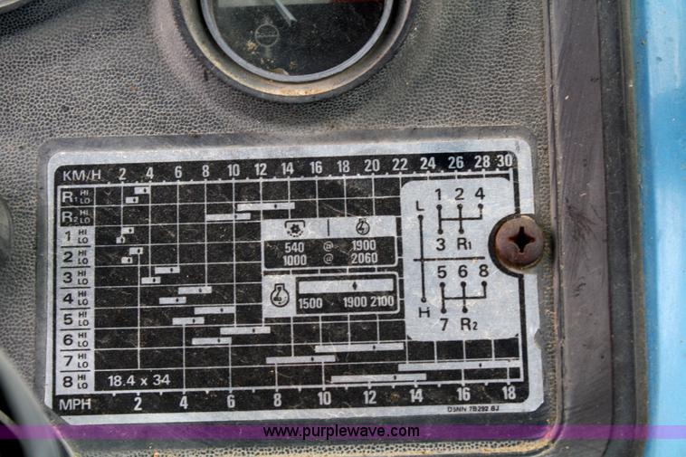 image for item 4679 1983 Ford 7710 tractor with loader