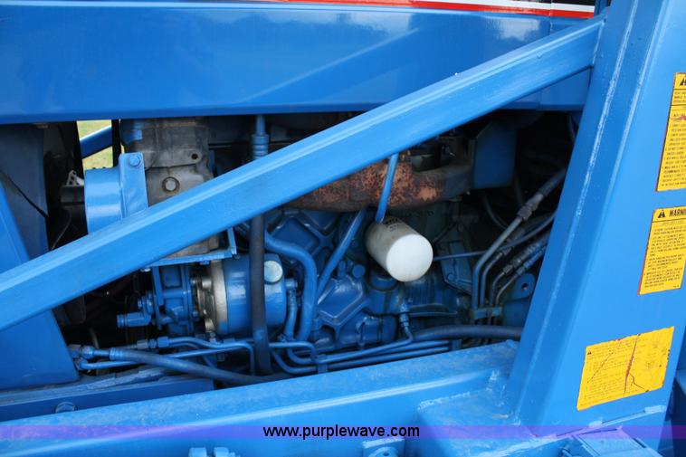 image for item 4679 1983 Ford 7710 tractor with loader