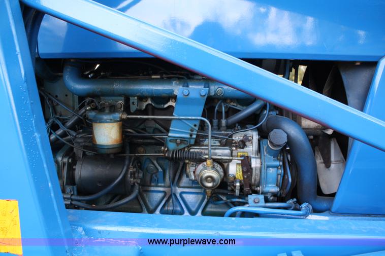 image for item 4679 1983 Ford 7710 tractor with loader