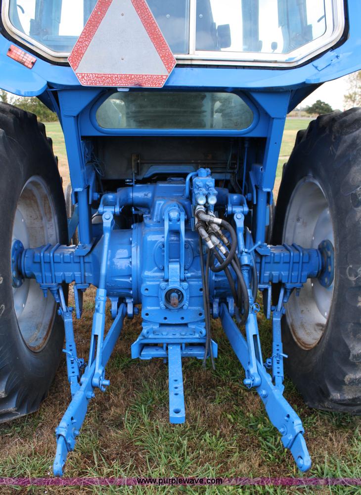 image for item 4679 1983 Ford 7710 tractor with loader