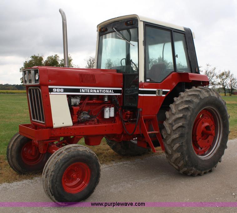 image for item 4680 1977 International 986 tractor