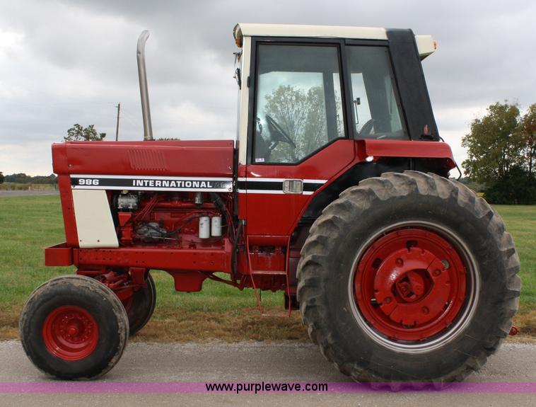 image for item 4680 1977 International 986 tractor