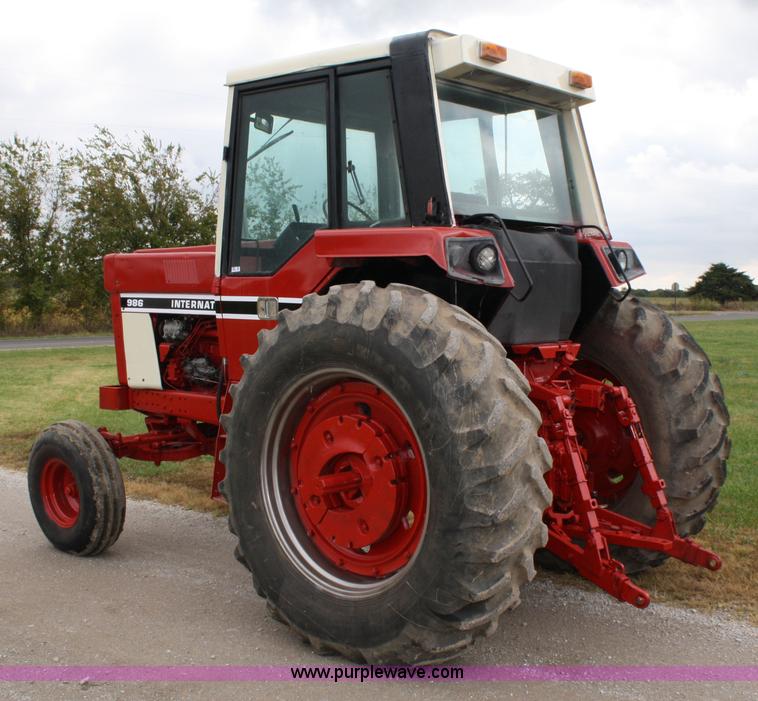 image for item 4680 1977 International 986 tractor