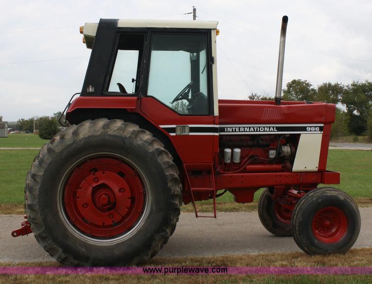 image for item 4680 1977 International 986 tractor