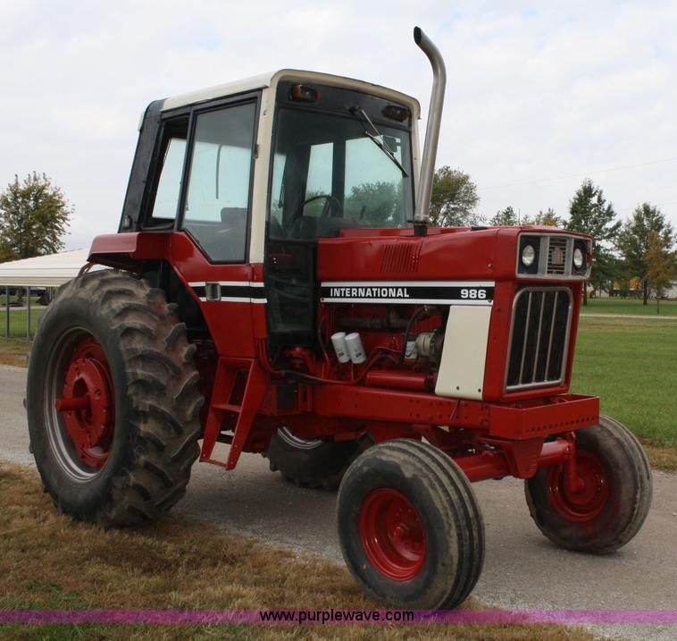 image for item 4680 1977 International 986 tractor