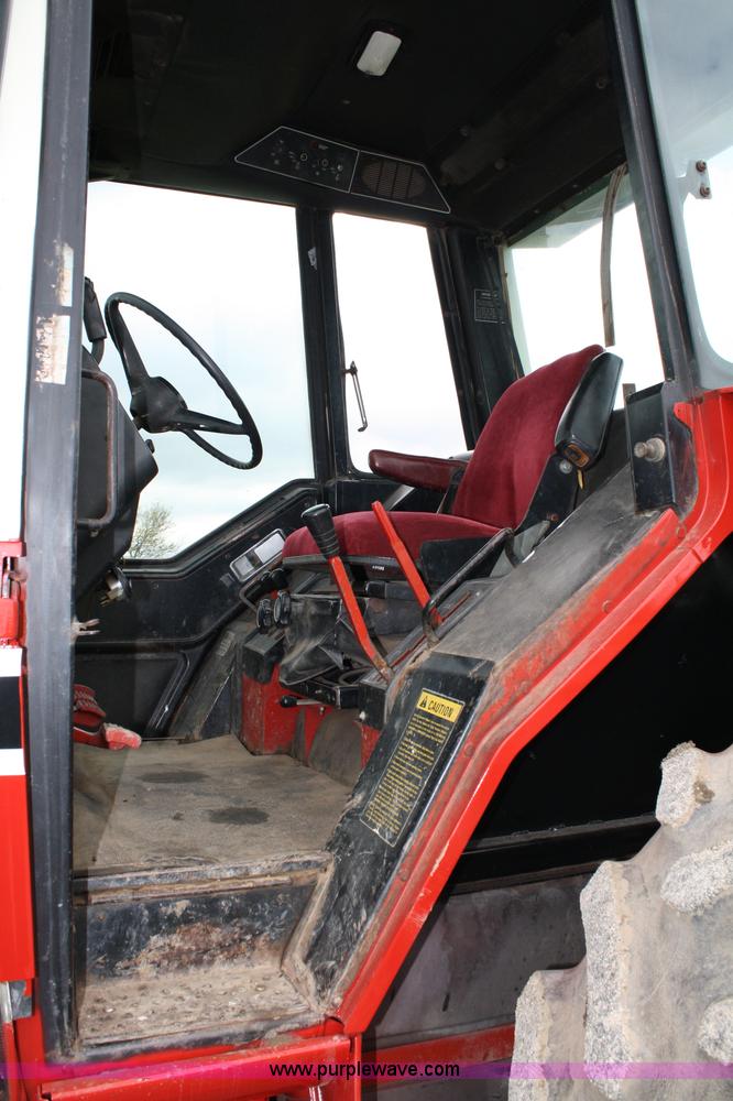 image for item 4680 1977 International 986 tractor