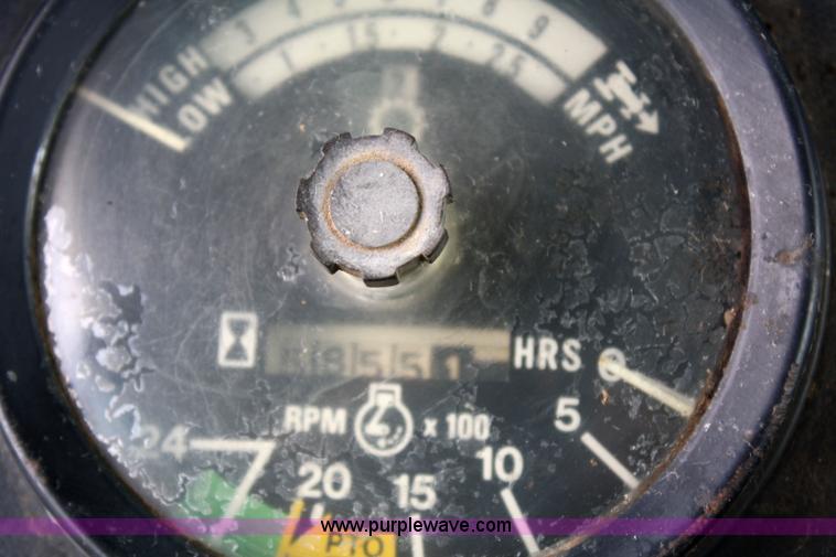 image for item 4680 1977 International 986 tractor