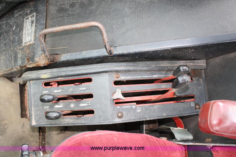 image for item 4680 1977 International 986 tractor