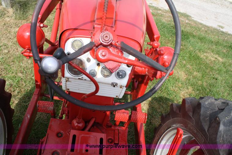 image for item 4681 1961 International 460 tractor with loader