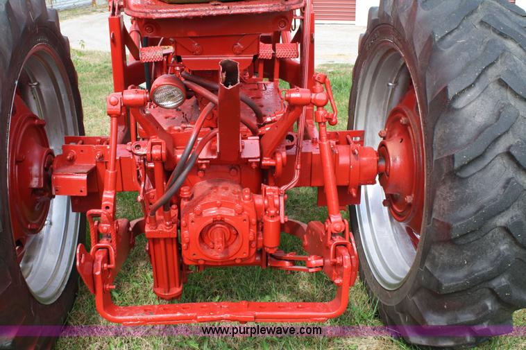 image for item 4681 1961 International 460 tractor with loader