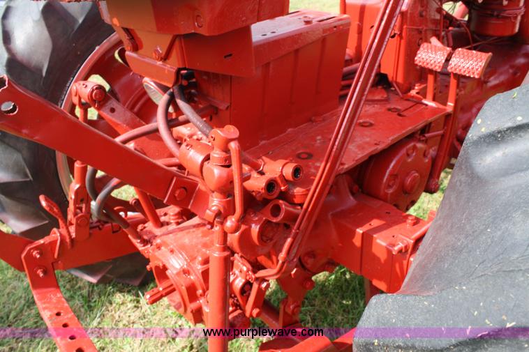 image for item 4681 1961 International 460 tractor with loader