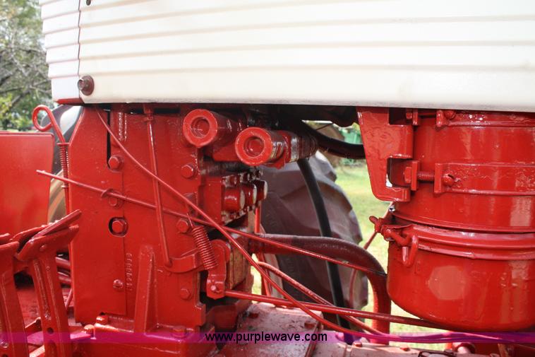 image for item 4681 1961 International 460 tractor with loader