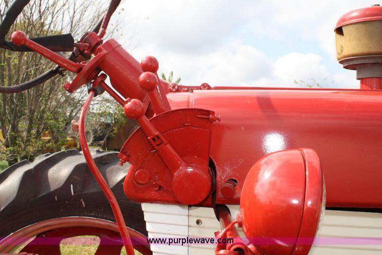 image for item 4681 1961 International 460 tractor with loader