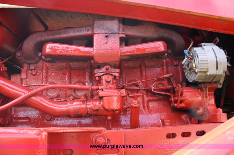 image for item 4681 1961 International 460 tractor with loader