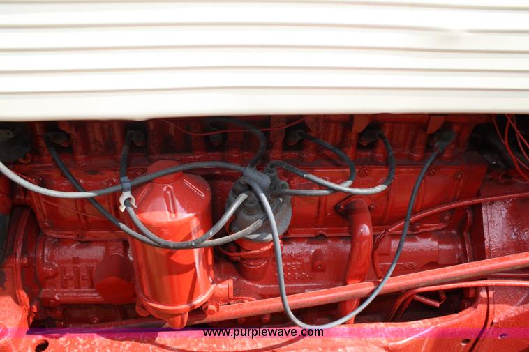 image for item 4681 1961 International 460 tractor with loader