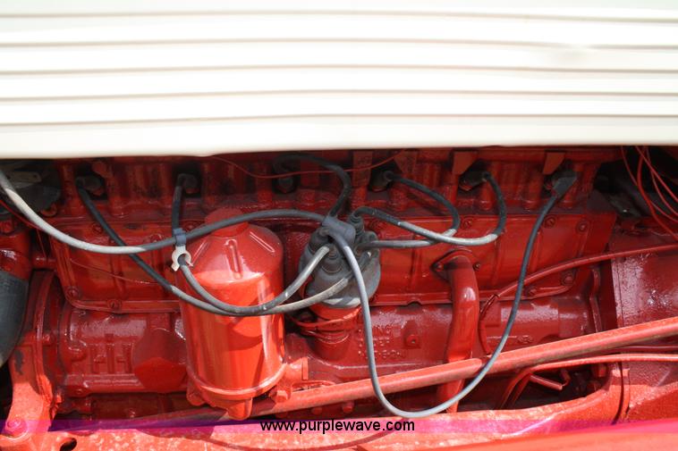 image for item 4681 1961 International 460 tractor with loader