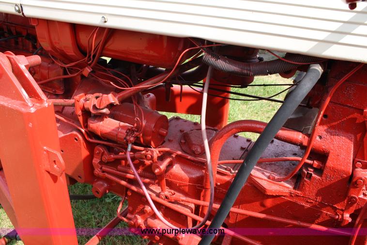 image for item 4681 1961 International 460 tractor with loader