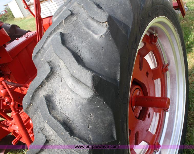 image for item 4681 1961 International 460 tractor with loader