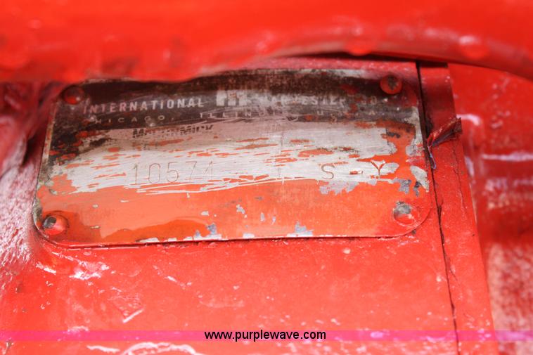 image for item 4681 1961 International 460 tractor with loader