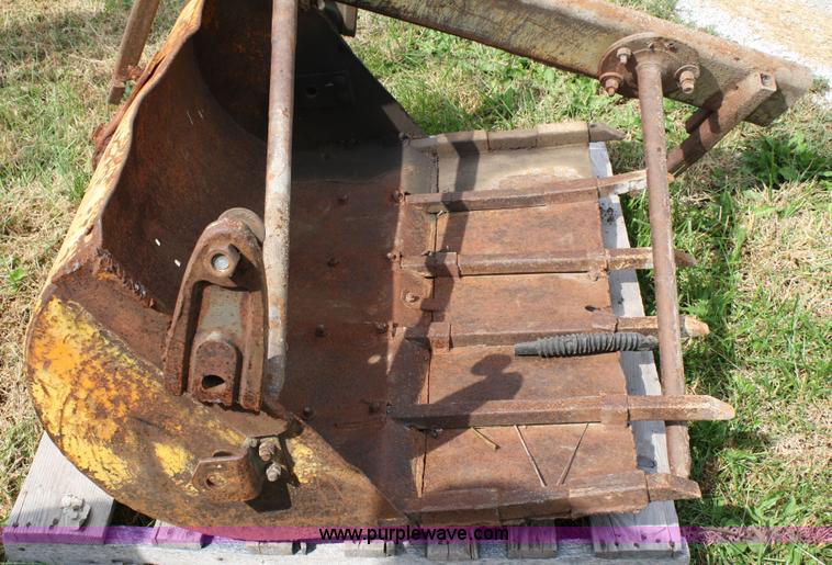 image for item 4681 1961 International 460 tractor with loader