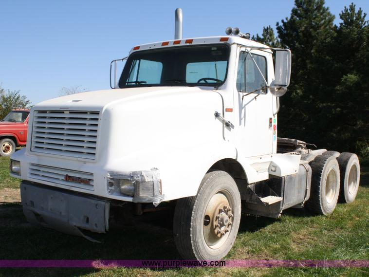 image for item 4743 1989 International F8300 semi truck