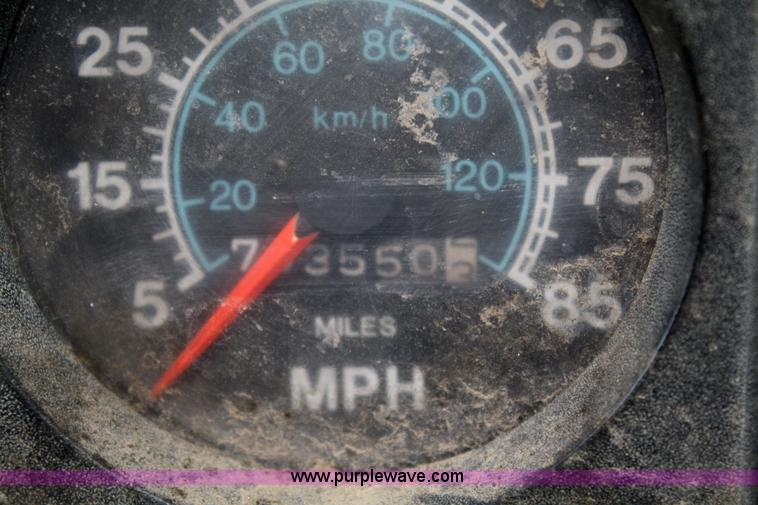 image for item 4743 1989 International F8300 semi truck