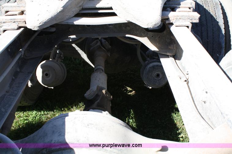 image for item 4743 1989 International F8300 semi truck