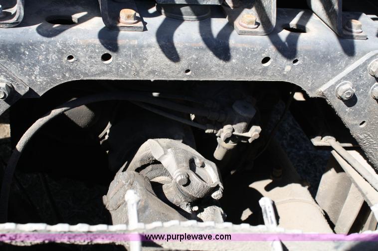 image for item 4743 1989 International F8300 semi truck