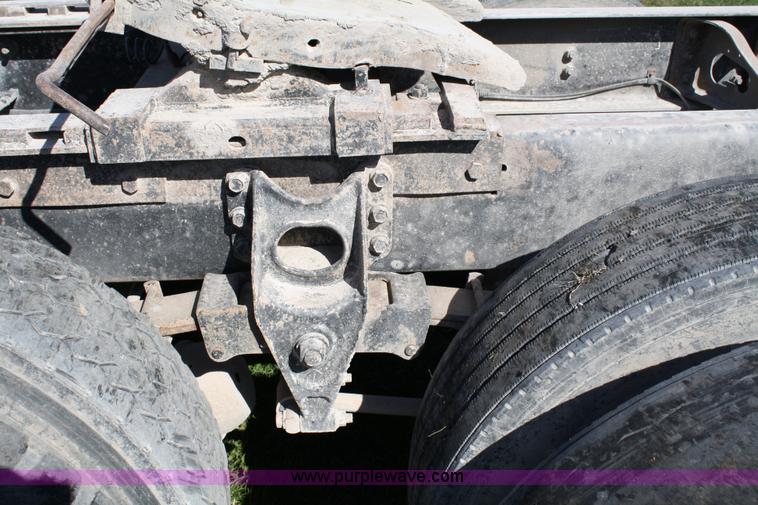 image for item 4743 1989 International F8300 semi truck