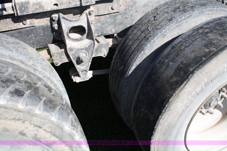 image for item 4743 1989 International F8300 semi truck